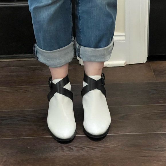 a7eije White and Black Ankle Boots Women’s 8 - Picture 1 of 11